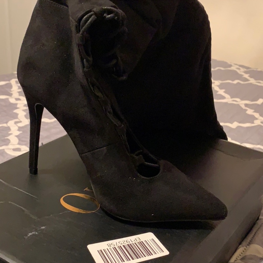 LACE UP BOOTS